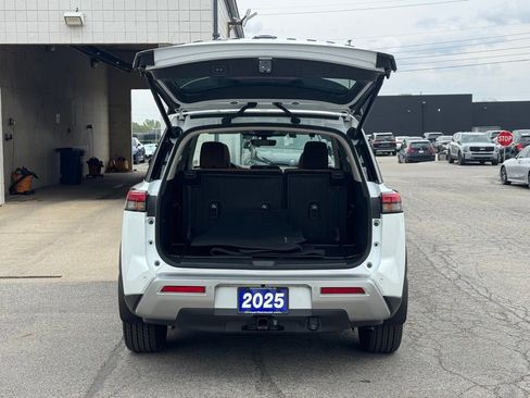 Used 2025 Nissan Pathfinder Platinum w/ Lighting Package (N93) AWD/4WD image 32