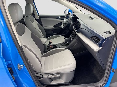 Used 2023 Volkswagen Taos SE w/ Panoramic Sunroof Package FWD image 18