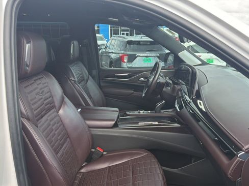 Used 2023 Cadillac Escalade ESV Sport Platinum w/ LPO, ONYX Package image 11