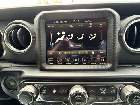 Used 2021 Jeep Wrangler Unlimited Sahara w/ Cold Weather Group AWD/4WD image 19