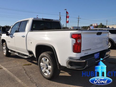Used 2022 Chevrolet Silverado 2500 LTZ AWD/4WD image 3
