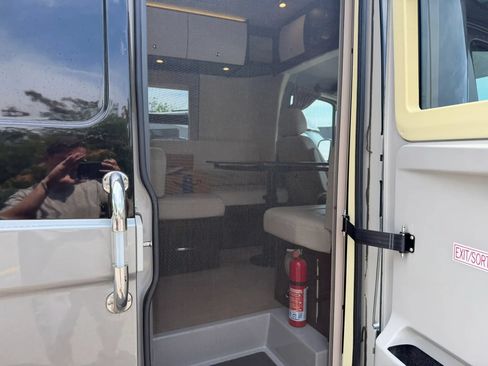 Used 2015 Mercedes-Benz Sprinter 3500 image 24