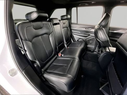 Used 2024 Jeep Grand Cherokee Limited w/ Black Appearance Package RWD image 23
