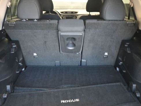 Used 2020 Nissan Rogue SV image 25