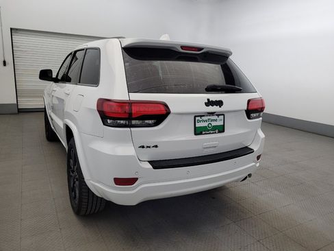 Used 2017 Jeep Grand Cherokee Altitude AWD/4WD image 6