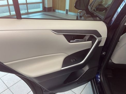 Used 2020 Toyota RAV4 XLE image 11