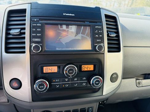 Used 2019 Nissan Frontier SL image 12