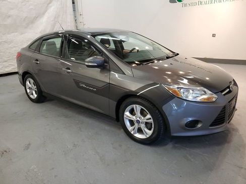 Used 2013 Ford Focus SE w/ SE Winter Pkg FWD image 9