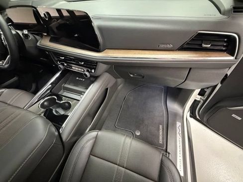 Certified 2025 Chevrolet Tahoe High Country w/ Sun And Tow Package AWD/4WD image 29