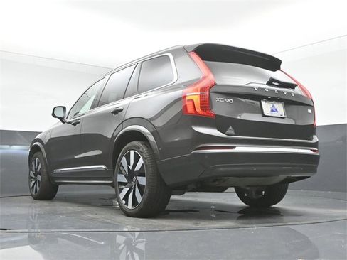 Used 2024 Volvo XC90 T8 Ultimate w/ Lounge Package image 43
