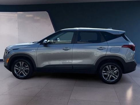 Used 2023 Kia Seltos LX AWD/4WD image 2