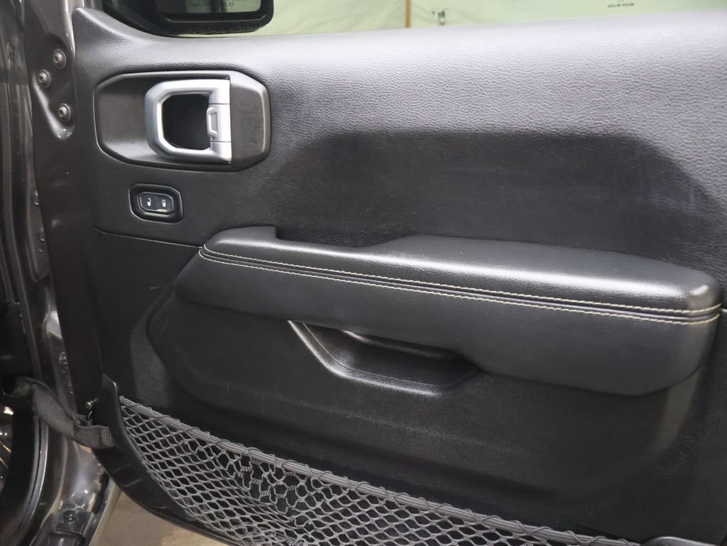 Used 2021 Jeep Wrangler Unlimited Sahara AWD/4WD image 12