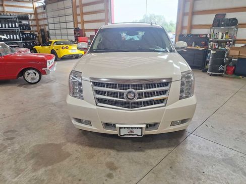 Used 2011 Cadillac Escalade ESV Platinum AWD/4WD image 11