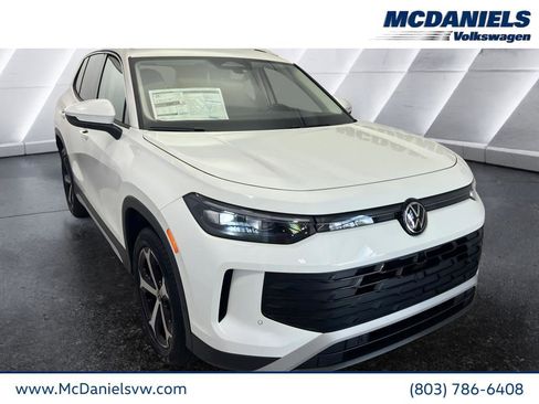 New 2025 Volkswagen Tiguan SE image 1