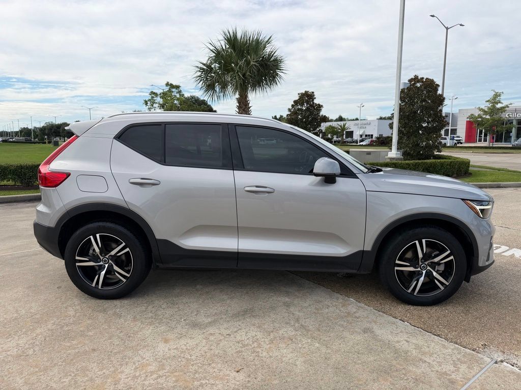 Used 2023 Volvo XC40 B5 Core w/ Protection Package Premier AWD/4WD image 6