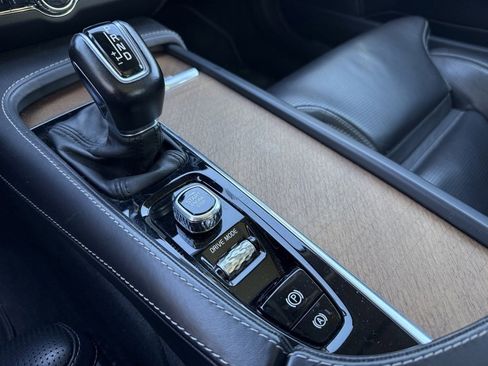 Used 2018 Volvo S90 T6 Inscription w/ Convenience Package image 9