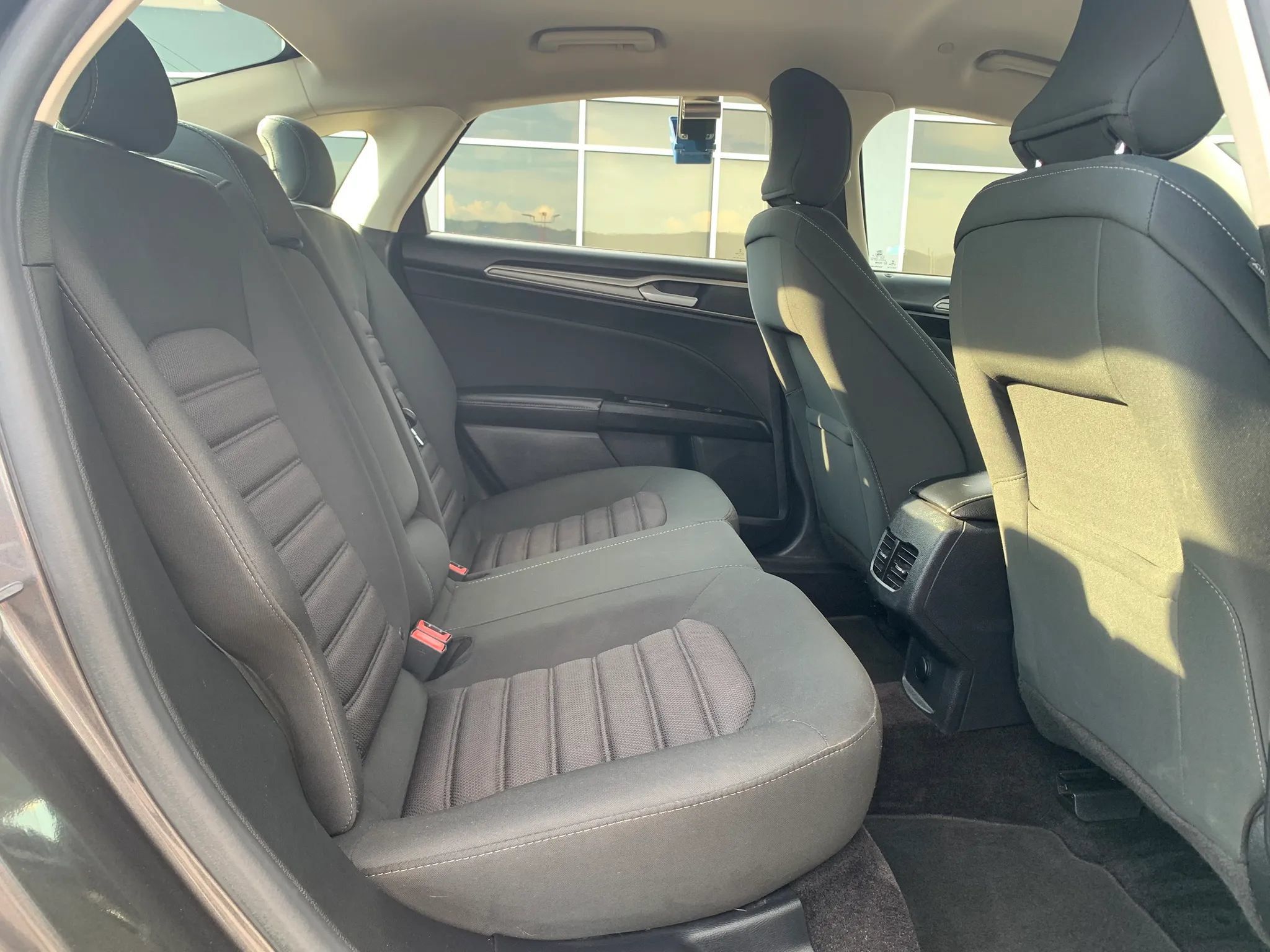 Used 2017 Ford Fusion SE FWD image 29