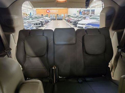 Used 2011 Volkswagen Routan SEL FWD image 38