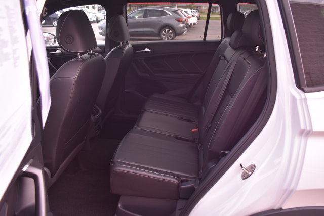 Used 2024 Volkswagen Tiguan SE R-Line AWD/4WD image 34