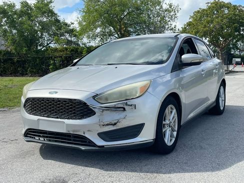 Used 2015 Ford Focus SE w/ Reverse Sensing Package image 4