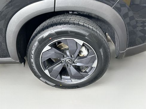 Used 2025 Nissan Rogue SV FWD image 11