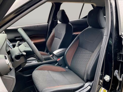 Certified 2024 Nissan Kicks SR FWD image 8