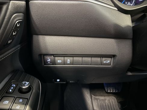 Certified 2024 Toyota Venza Nightshade image 25