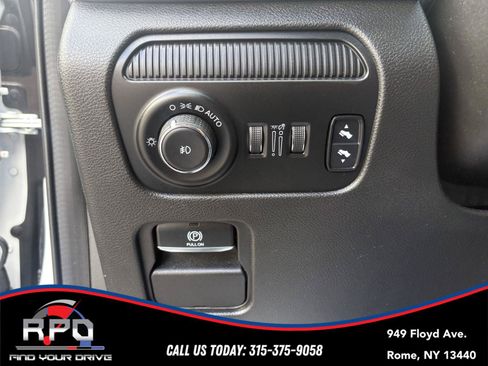 Used 2022 Jeep Wagoneer Series III AWD/4WD image 26