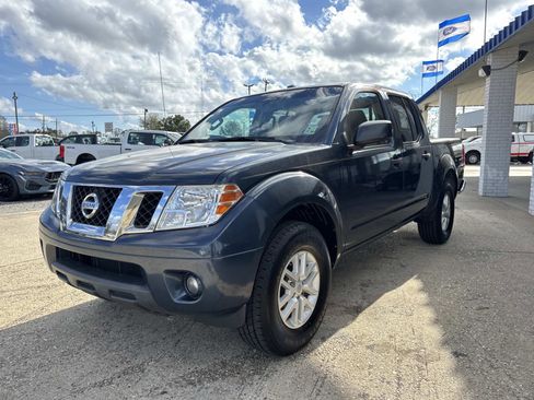 Used 2016 Nissan Frontier SV image 3