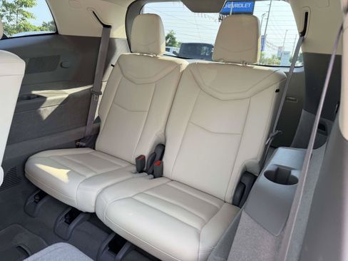 Certified 2022 Cadillac XT6 Premium Luxury w/ Technology Package AWD/4WD image 16