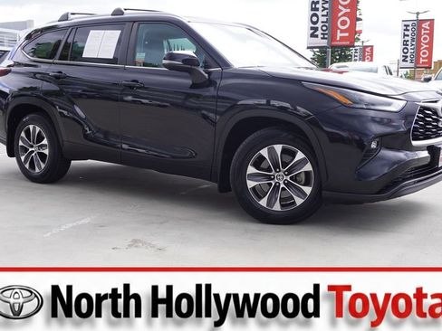 Certified 2024 Toyota Highlander XLE AWD/4WD image 1