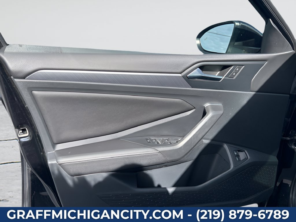 Used 2024 Volkswagen Jetta SE FWD image 11