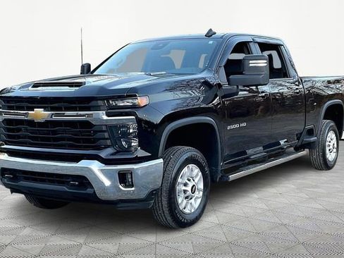 Used 2025 Chevrolet Silverado 2500 LT w/ Leather Package image 3