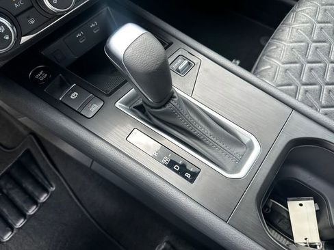 Used 2025 Nissan Kicks SV w/ Charging Package image 33