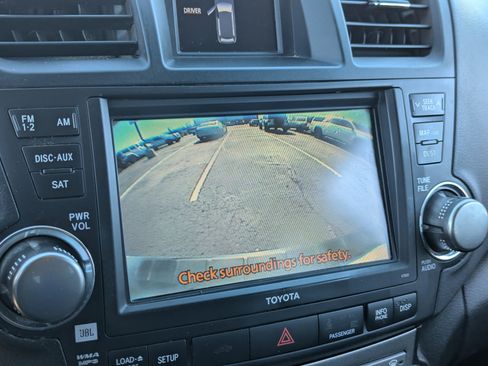 Used 2012 Toyota Highlander 4WD image 23