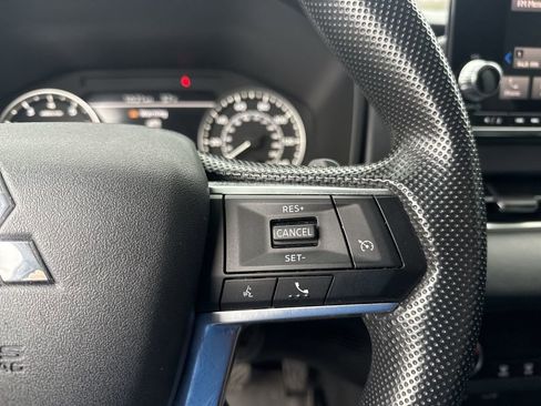 Used 2023 Mitsubishi Outlander ES image 16