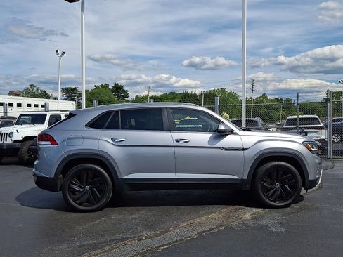 Certified 2022 Volkswagen Atlas Cross Sport SE w/ Black Wheel Package AWD/4WD image 7