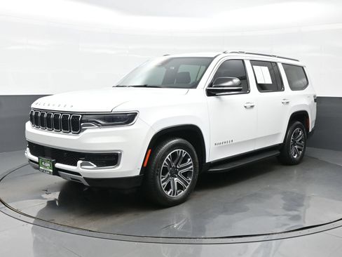 Used 2023 Jeep Wagoneer Series II AWD/4WD image 2