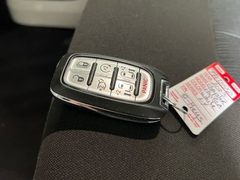 Used 2023 Chrysler Voyager LX image 27