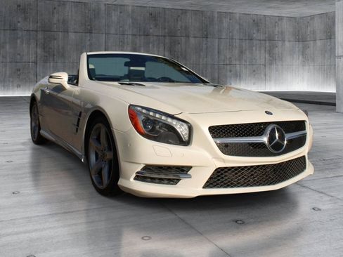 Used 2014 Mercedes-Benz SL 550 w/ Driver Assistance Package image 19