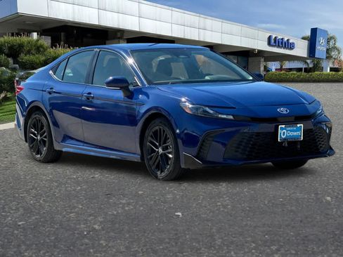 Used 2025 Toyota Camry SE FWD image 10