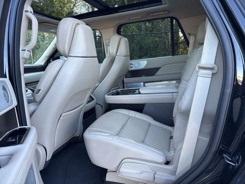 Used 2021 Lincoln Navigator Reserve w/ Luxury Package image 12