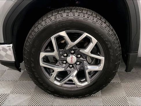 Used 2025 GMC Sierra 1500 SLE AWD/4WD image 10