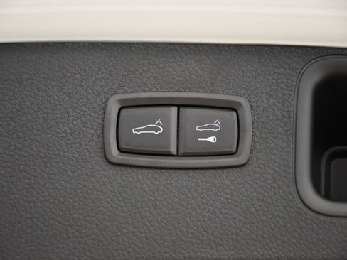 Certified 2025 Porsche Macan Turbo AWD/4WD image 58