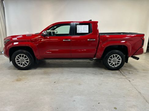Used 2025 Toyota Tacoma Limited AWD/4WD image 10