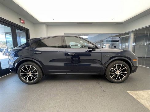 Certified 2025 Porsche Cayenne E-Hybrid Coupe image 6