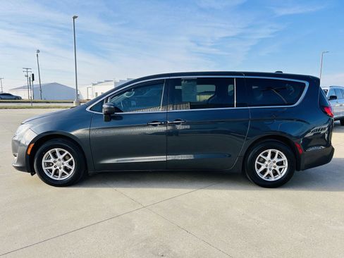 Used 2020 Chrysler Pacifica Touring w/ Cold Weather Group image 34
