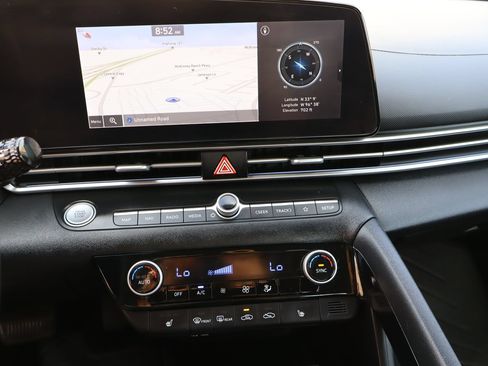 Used 2021 Hyundai Elantra Limited FWD image 7