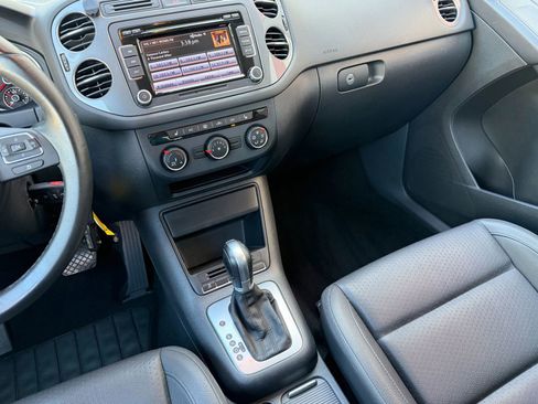 Used 2015 Volkswagen Tiguan SE image 28