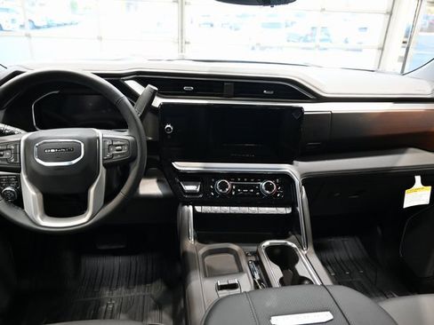 New 2026 GMC Sierra 2500 Denali w/ Denali Reserve Package image 15